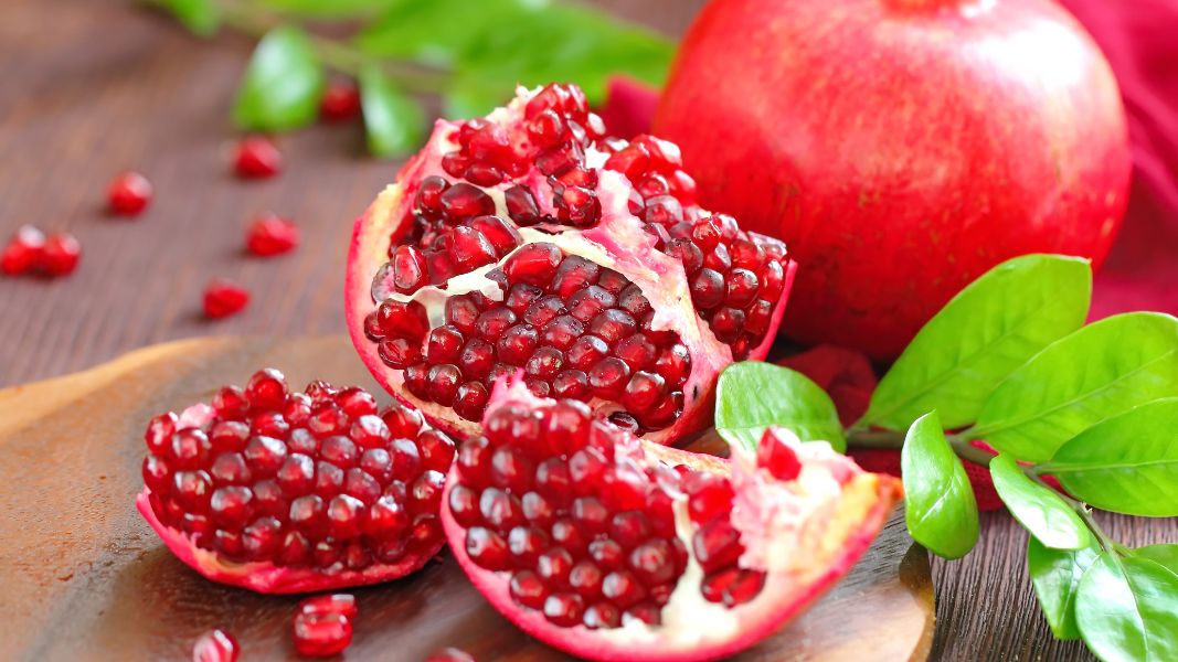 Nurturing Skin Harmony: Pomegranate Extract's Role in Eczema Management